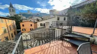 6 guests apt with terrace in pedestrian historic centre of Spoleto - 4 étoiles