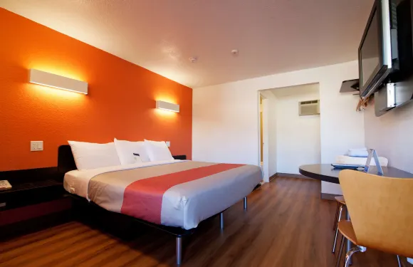 布雷默頓6號汽車旅館