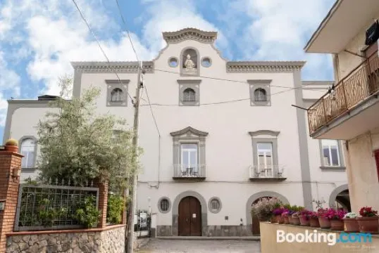 維拉維蘇維耶納旅館