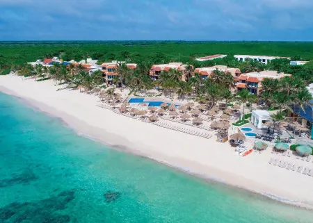 Sunscape Akumal Beach Resort & Spa - All Inclusive Отели рядом с достопримечательностью «Акумаль»