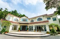 Butchard Villas Hotel a Sun Moon Lake Ita Thao Wharf Market Place