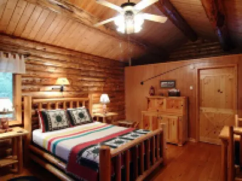 Silverwolf Log Chalet Resort Hotels in Coram