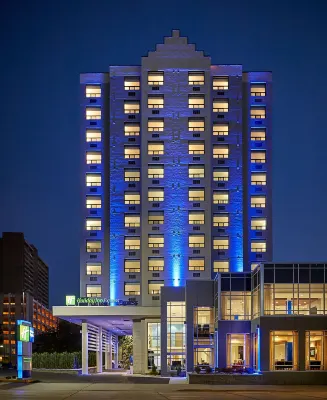 โรงแรมฮอลิเดย์ อินน์ เอ็กซ์เพรส วินด์เซอร์ วอเตอร์ฟรอนต์ บาย IHG โรงแรมใน