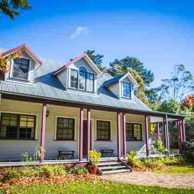 Whispering Pines Cottages Hotel Exterior