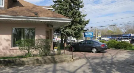 Clarkson Village Motel, 1815 Lakeshore Rd West Mississauga
