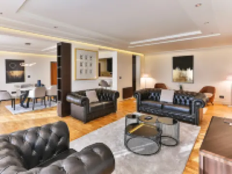 โรงแรมคาลิฟอร์เนีย by Aycon โรงแรมในสเวติ สเตฟาน