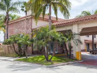 デイズ イン & スイーツ バイ ウィンダム サウス ゲート サウス・ゲートのホテル