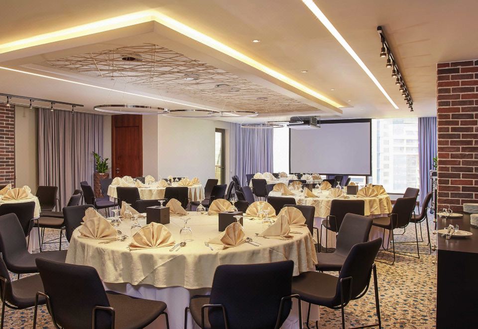 3. 머큐어 호텔 아..