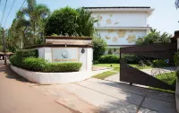 White Pearl Suites by Rosetum Hoteles cerca de Shoot