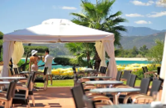 โรงแรมคลับ ซาราเชโน