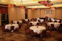Embassy Suites by Hilton Minneapolis North Các khách sạn ở Brooklyn Center