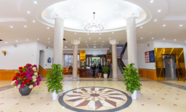 Phu Quy Hotel Near Dong Kinh Market