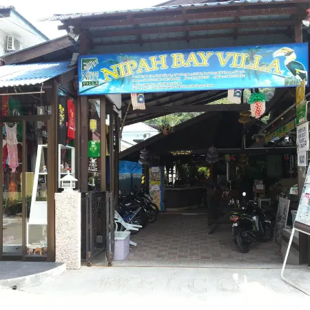 Nipah Bay Villa Отели рядом с достопримечательностью «Foo Lin Kong Temple»