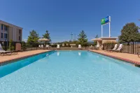 Holiday Inn Express WOODSTOCK-SHENANDOAH VALLEY by IHG - Pools