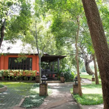 Baannamping Riverside Village