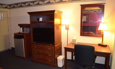 Executive Inn and Suites - Jackson - Housity