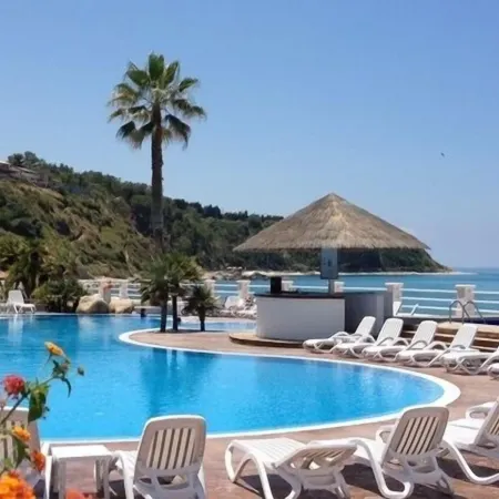 Cala Petrosa Resort