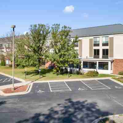 Holiday Inn Express & Suites DELAFIELD by IHG Hotel Exterior