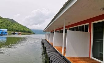 Chomtawan Raft - Housity