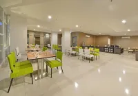 Whiz Prime Hotel Hasanuddin Makassar - breakfast