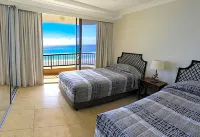 Pelican Sands Beach Resort Отели в г. Керрамбин