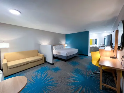 Days Inn & Suites by Wyndham Santa Rosa