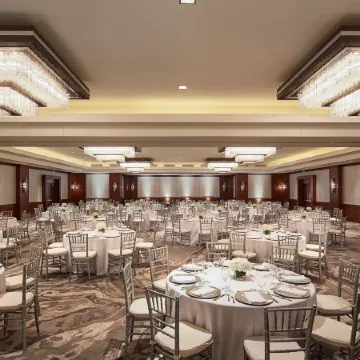 The Highland Dallas, Curio Collection by Hilton Отели рядом с достопримечательностью «Парк Уайт Рок Лейк»