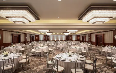 The Highland Dallas, Curio Collection by Hilton Отели рядом с достопримечательностью «Meadows Museum of Art»