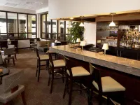 DoubleTree by Hilton Charlotte Airport - بار