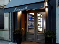 Hotel Mademoiselle Hotels near Fresque < Paris dans la tete >
