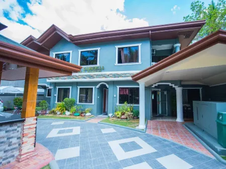 The Gabriella Bed and Breakfast Отели в г. Тагбиларан