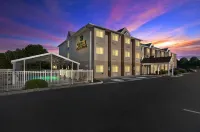 Quality Inn & Suites I-81 Exit 7 Hotels in Bristol