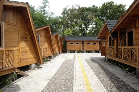 Urbanview Villa Kolopaking Kebumen by RedDoorz