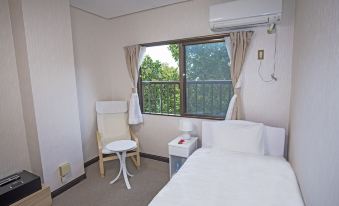 3. Hotel Ho..