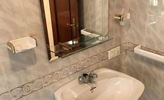 Hostal Restaurante El Molino - Housity