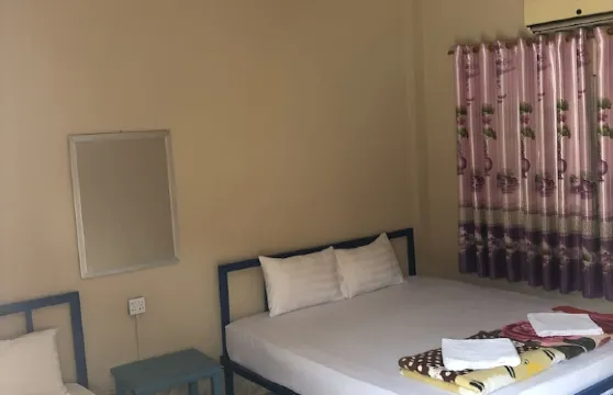 里爾萬榮背包客青年旅館