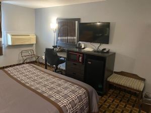 Faribault Hometown Inn & Suites