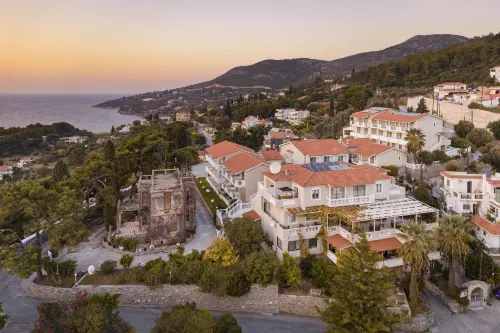 Ino Hotel & Suites فنادق في فاثي