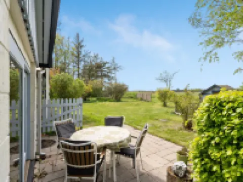 "Lenard" - 400m from the Sea