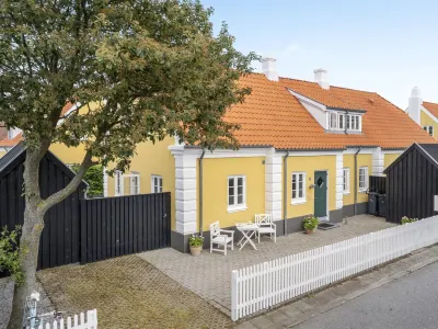 "Stephie" - 1.1km from the Sea