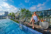 หิลลารี่ฮานอยโรงแรม - สระว่ายน้ำบนดาดฟ้า