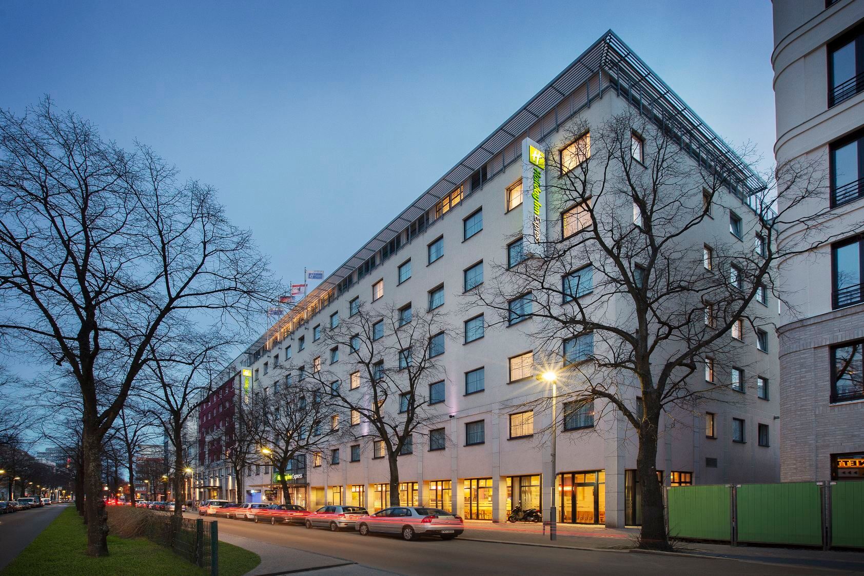 Holiday Inn Express BERLIN CITY CENTRE by IHG Các khách sạn ở Berlin