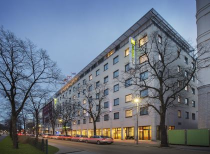 Holiday Inn Express Berlin City Centre, an IHG Hotel