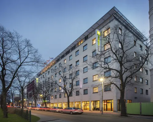 Holiday Inn Express BERLIN CITY CENTRE by IHG โรงแรมใกล้สถานี Yorckstraße underground station