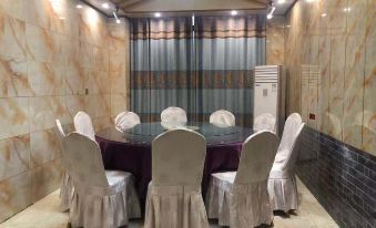 Minquan Lanqingge Hot Spring Business Hotel