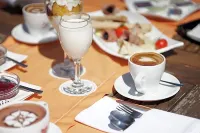 Valis Resort Hotel - พร้อมอาหารเช้า