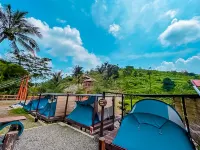 The Landeuh Village Riverside Glamping Hotel a Sukamakmur