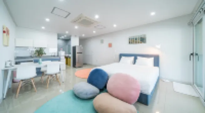 Geojae Sunstay Poolvilla 酒店