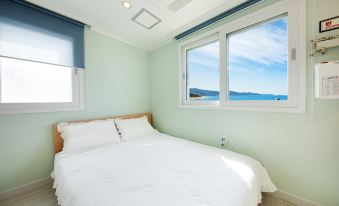 Donghae Goldenview Pension