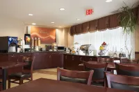Days Inn & Suites by Wyndham Langley - Breakfast